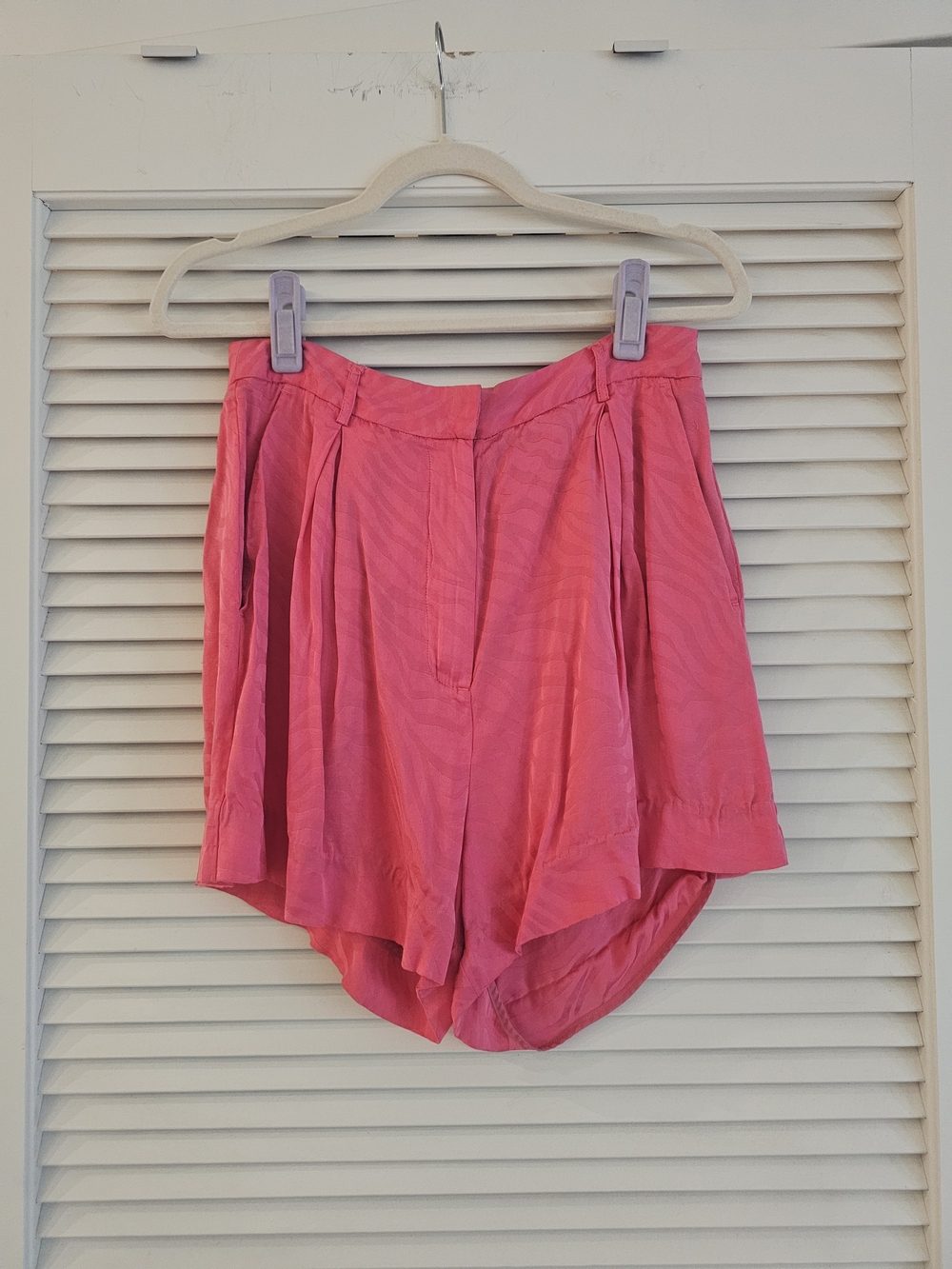 Rotate Birger Christensen Women's High-Waist Pink Pleated Silk Feel Shorts Sz 8
